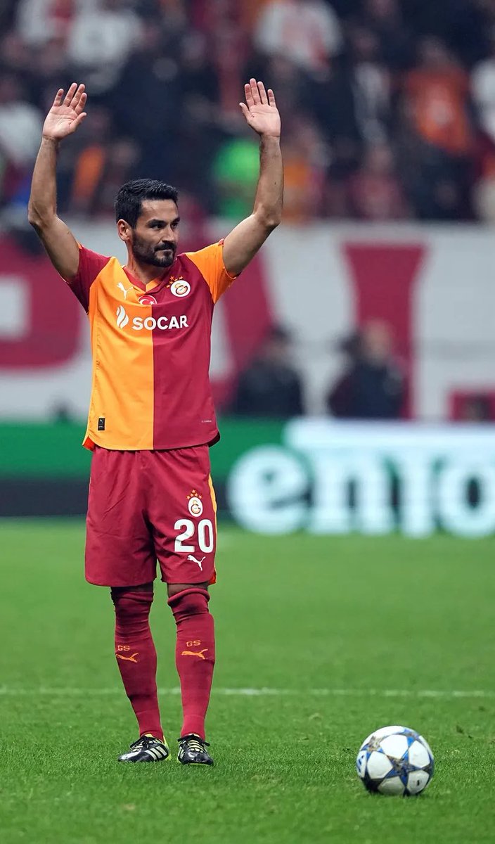 jeudetransition's tweet image. Bir futbolcunun çevre kontrolünü sadece toplu oyunda yaptığını düşünenlere ufuk açtıran bir performans sergiledi İlkay Gündoğan.

Hala ağzım açık kalmış haldeyim.
Pozisyon alışı, yatay şekilde hareketlenerek pas açılarını kapatması, etrafını radar gibi gözetleyip metre kare…