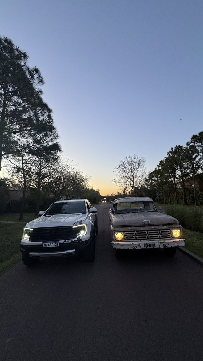 Manuelmiguens14's tweet photo. Una imagen, años de historia, Ford en Argentina. https://t.co/R4Y5h1KL5R