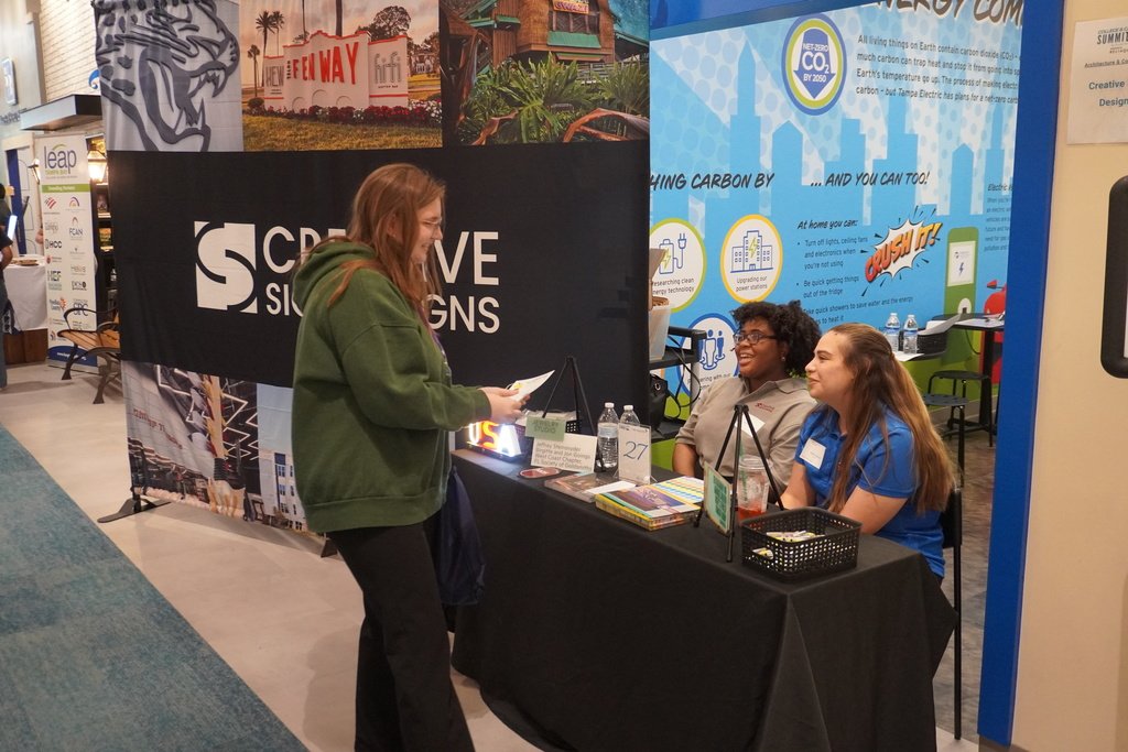 HillsboroughSch's tweet photo. Last week, #3DE seniors at @3deChamberlain & Hillsborough High joined students from across Tampa Bay at @JATampaBay for a day of career exploration + professional growth.
Connecting with 40+ industries & building LinkedIn skills to prepare for purpose-driven, future-ready lives. https://t.co/IxYZDZkK4X