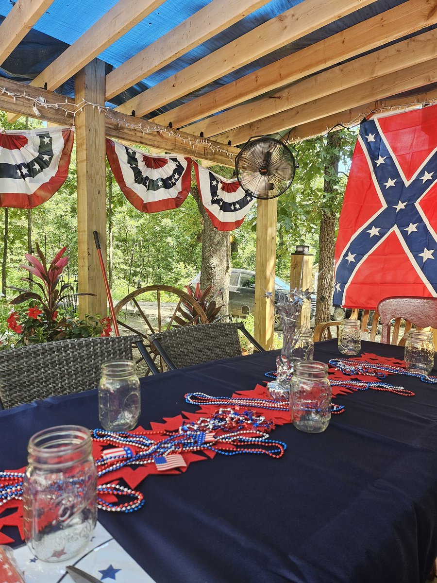 realAprilLaJune's tweet image. Here's what everyone should be doing instead of working! Today is the birthday of our COUNTRY! #4thofJuly #July4th #July4