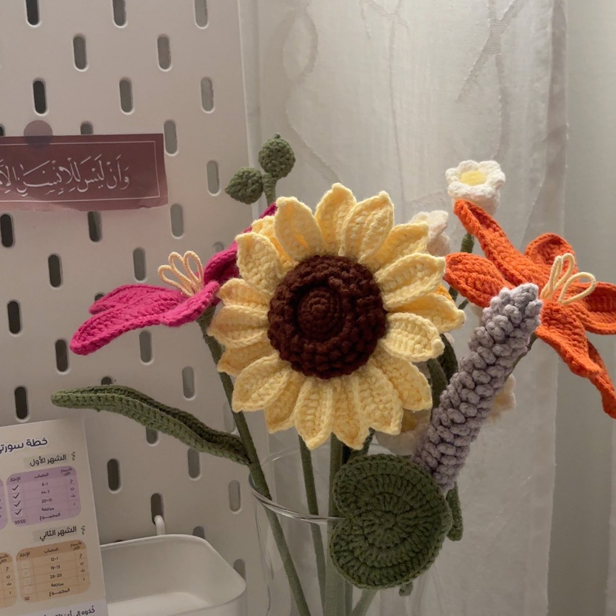 "تذكّر والديك في كل مرّة تقرأ فيها شيئًا
من القرآن، أو تحفظ آية جديدة، أو تراجع
وتثبّت محفوظك القديم،
واعزم أن تكون الذي يلبسهما
التيجان والحُلل يوم القيامة

فهذا هو الوفاء الحقيقي لمن أفنيا
 عمريهما في تربيتك" 🌻☁️