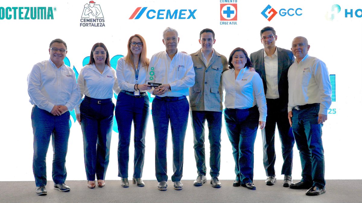 Nuestra planta de Oaxaca recibió el Premio CANACEM 2025 en la categoría Salud, gracias al proyecto en conjunto con Hospitales Cruz Azul Lagunas: “Por una salud integral de los trabajadores de Cemento Cruz Azul y su familia”. Este reconocimiento refleja nuestro compromiso con el