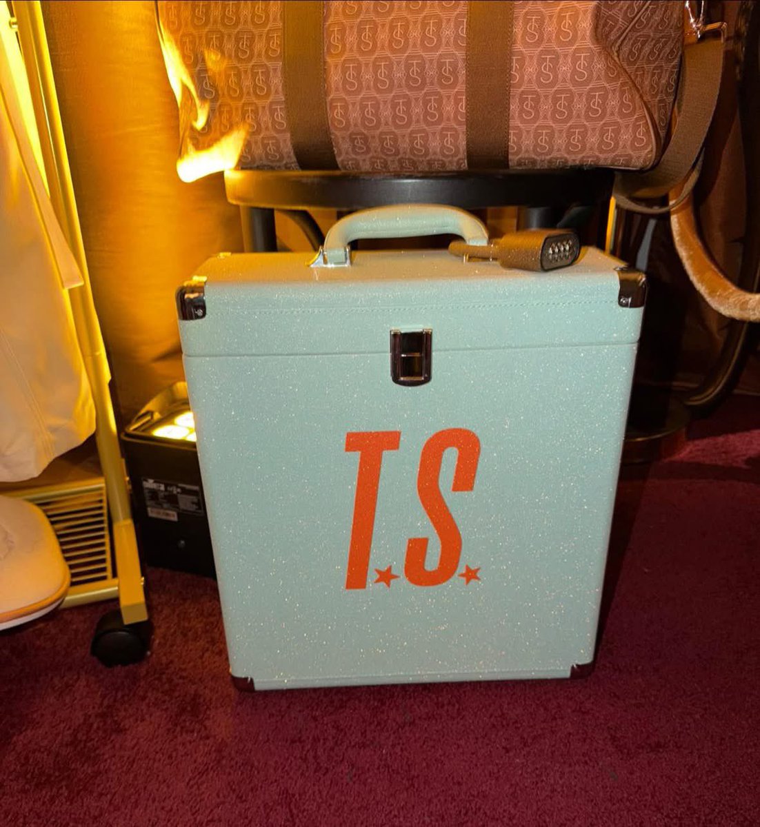 I need to know what numbers are showing on this combination lock.  <a href="/taylornation13/">Taylor Nation</a>