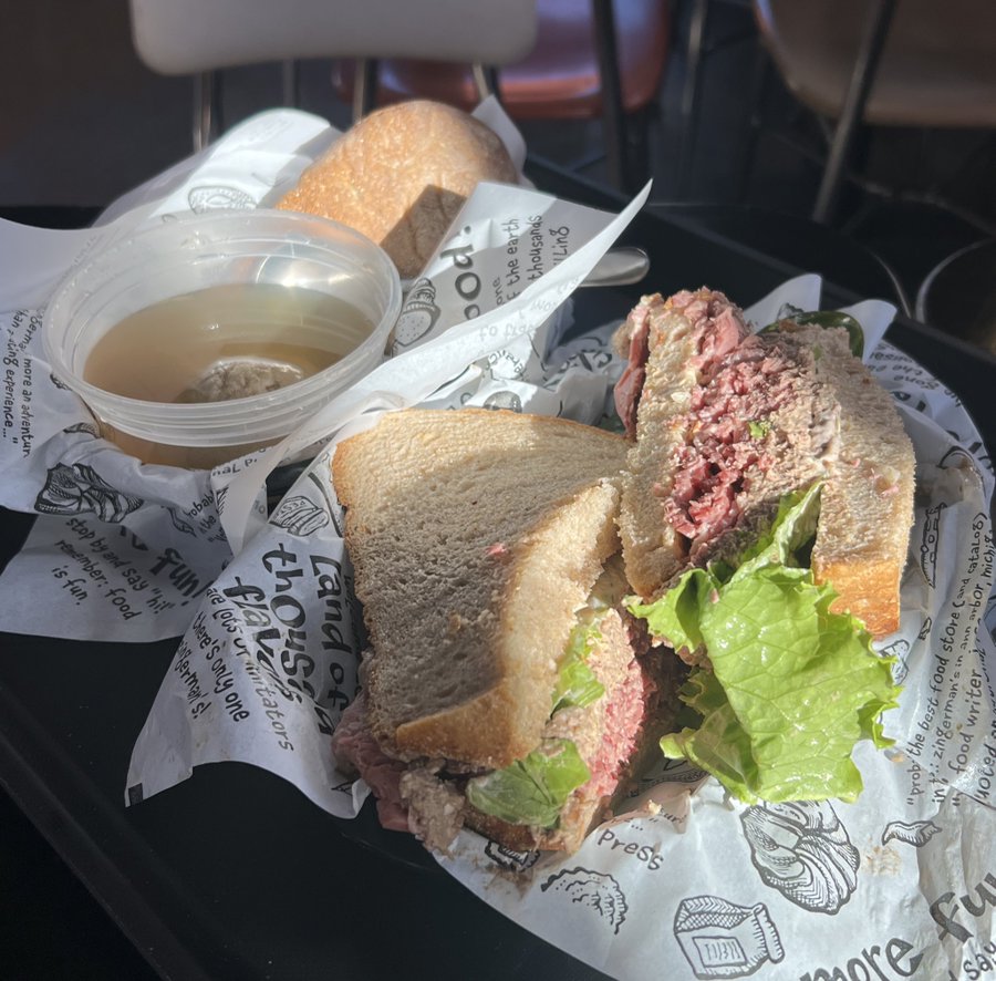 #白貂今天吃什么 咸牛肉鸡肝酱三明治和犹太丸子汤