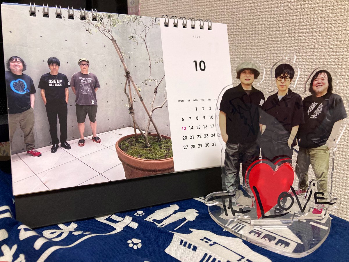 lovetymusic119's tweet image. TheLOVEデビュー28周年🌻🎡❤️🎶
今年も祝い感謝できる幸せ。本格始動して大好きな音楽を歌い奏で届け続けてくれてありがとう!!これからも笑い合って同じ景色を見て幸せを感じ合っていきたいな。3人が楽しくもっと遠くへ行けますように〜🌟
#TheLOVE #28周年
#平義隆 #内田敏夫 #中村勝男
#おめでとう