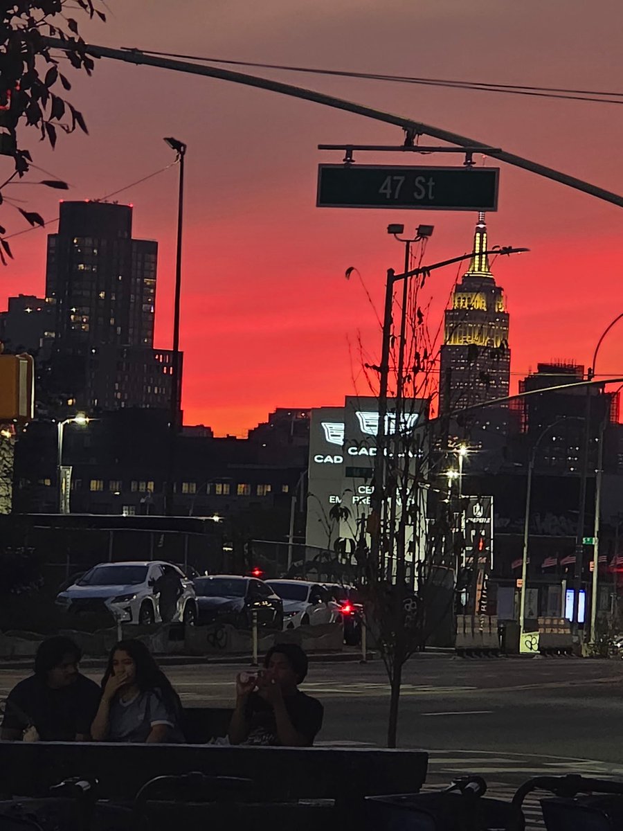 hellenicmuse41's tweet photo. #sunsetNYC https://t.co/lnicFk5TzZ