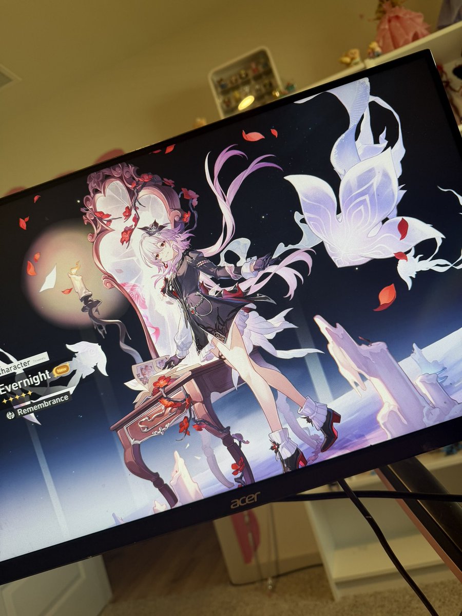 Delphron's tweet image. Finally managed to grab Miss Evernight! She made me go into hard pity tho