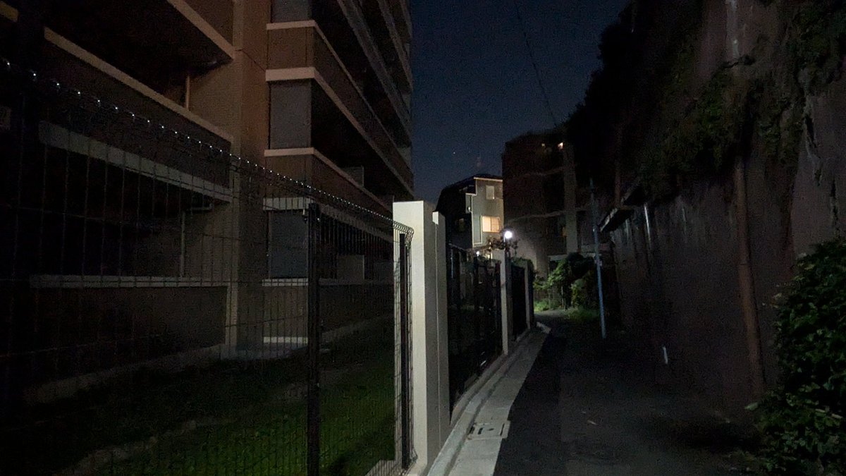 Kitcat52001's tweet image. プラウドシティ方南町の崩落擁壁との間には狭い通路がありましたが、昨年８月の段階でも、擁壁がひび割れで通路は通行止めにして、いつか倒壊しそうで、通り抜けは断念した覚え

東京・杉並で住宅倒壊、隣接マンション敷地になだれ込み　けが人なし(朝日新聞)
#Yahooニュース
news.yahoo.co.jp/articles/dc030…