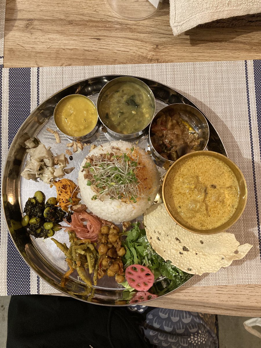 JEROandEXP's tweet photo. 夏が終わったら年末

福岡県大牟田市にある
「カレーSAKABAヌケ」
夜のカレーメニューをいただきました。
最高に美味しかったです。
#カレー #福岡県 #大牟田市 #おいしいもの https://t.co/m4woSog4pC
