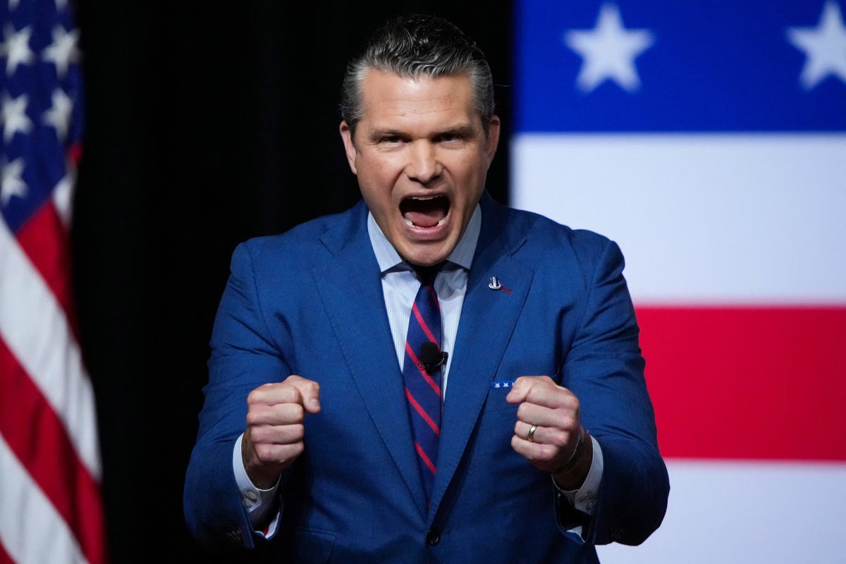 BadFoxGraphics's tweet image. (L) How Pete Hegseth sees Sec. Hegseth in Quantico
(R) How the nation sees Sec. Hegseth in Quantico