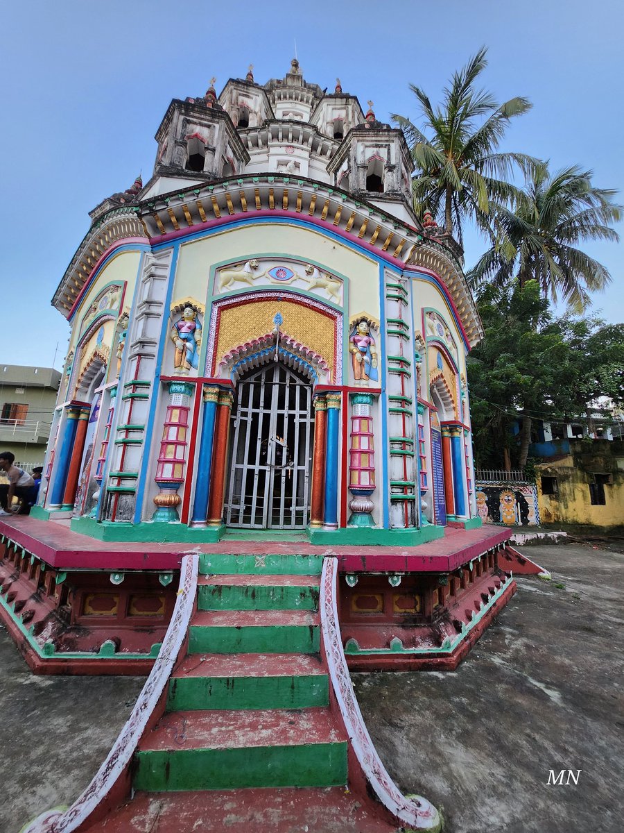 Every old town in any city is a treasure trove of stories and cultural symbols quietly waiting in its narrow alleys. Exploring #Balasore old town after years -

1. Sri Shyam Sunder Temple

Does anyone know more about this Temple?
<a href="/odisha_tourism/">Odisha Tourism</a> <a href="/IGNCA/">IGNCA</a> <a href="/INTACHIndia/">INTACH</a>