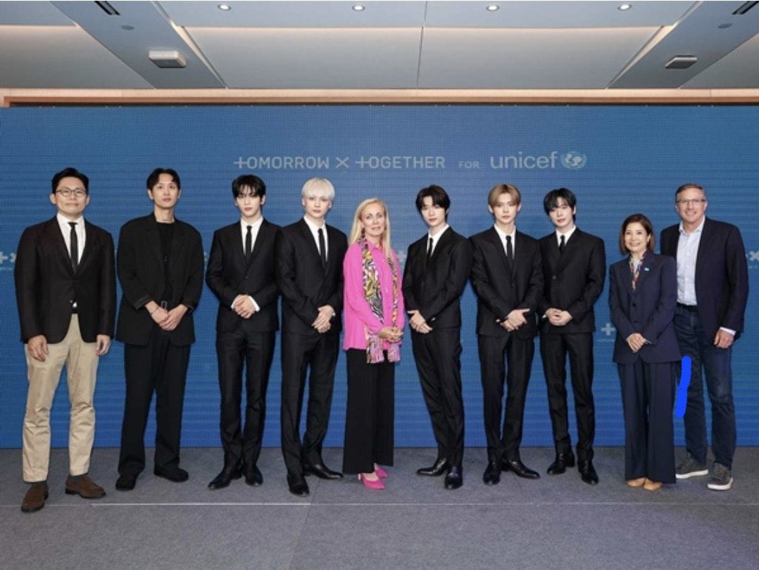 page_bluespring's tweet photo. 잊을만하면(잊은적없음항시기억하며살아감) 전원훤칠미남그룹인거 과시하는거 진짜 좋고ㅋㅋ😁💕🎀 https://t.co/31nASrao4E