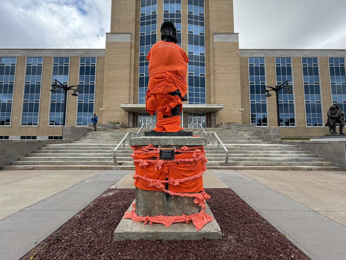 Powerful rally at Confederation Hill today. Thank you to all involved. 

#TruthAndReconciliation #EveryChildMatters 🧡
