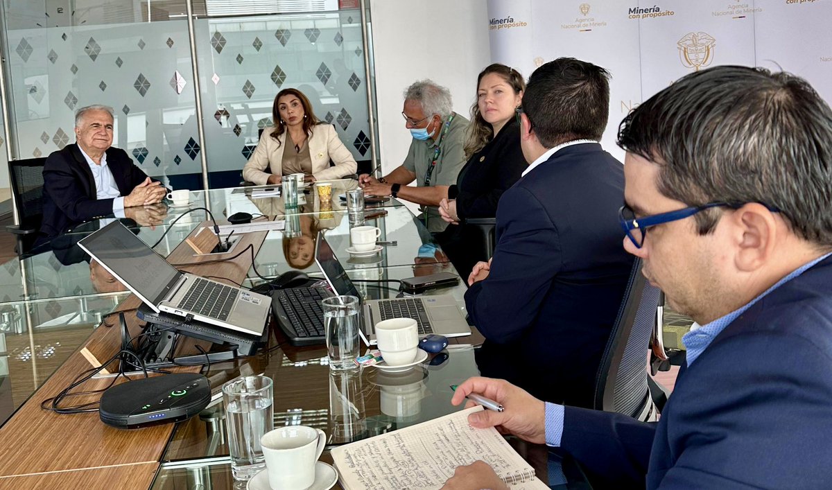 #Gestionando. Hoy estuve en la Agencia Nacional Minera con su presidenta, Lina Franco, con quien avanzamos en una agenda estratégica para el #HuilaGrande. Tenemos grandes reservas de roca fosfórica y calcárea, materias primas clave para la producción de fertilizantes. Presentamos