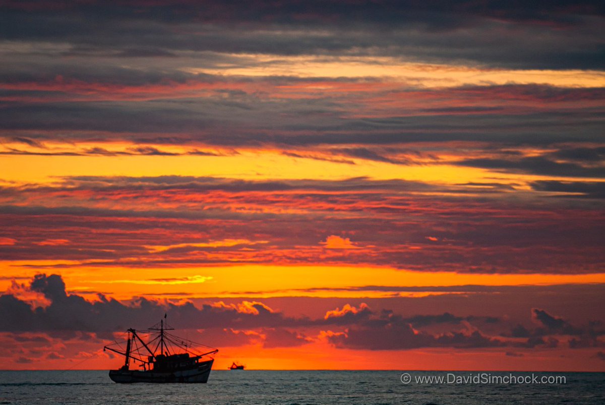 DavidSimchock's tweet photo. Just today, I reconnected with an old "amigo" in Ecuador (Jorge), so I thought I'd dedicate this week's DSP Travel Tuesday to him, and to all of the memories we shared over the years. 

Photo © David Simchock / https://t.co/EXOZoYASTz

#dsptraveltuesday

#ecuador #sunset https://t.co/ScUEYjWT2D