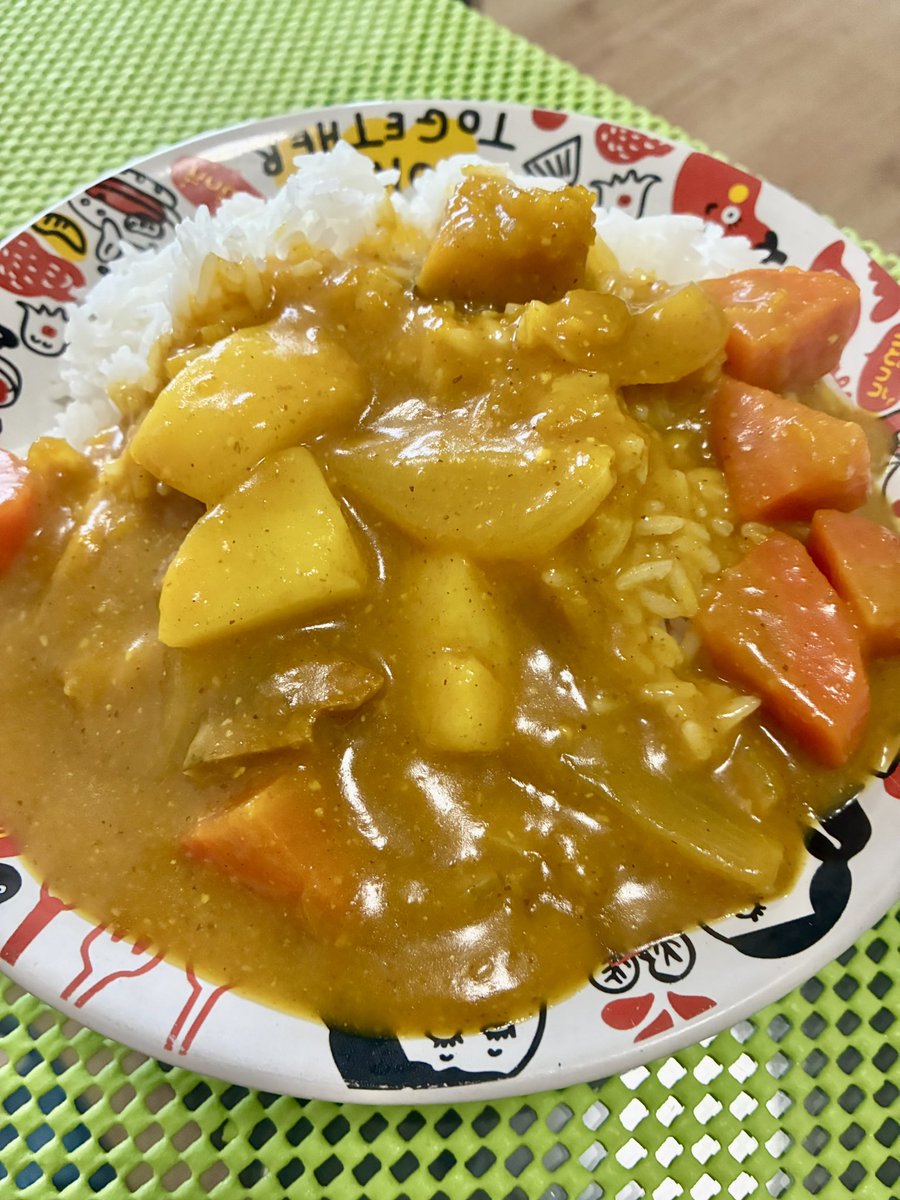 Jdiary1958006's tweet image. 20251001 昨日のお夕飯♡

米粉カレー 🥕🧅🥔🎃

市販のカレールーを使わずに米粉とカレー粉でカレー作りに挑戦✊
コンソメ麹、ウスターソース、おろしにんにく、おろし生姜は用意出来ませんでしたが💦
とりあえず作ってみよー☝️…のノリで😅

なんとなく🍛は🍛？？🙄ﾊﾃ?

次は麹以外を揃えて挑戦！