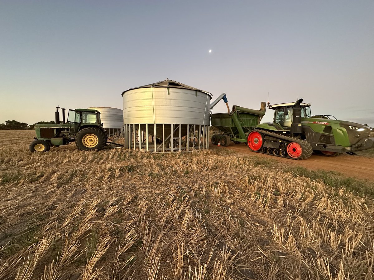 Anyone got an internal peaking auger in a large field bin to get more capacity?  Interested to know how to make one work. I’ve got a 110t southern engineering and agriculture unit that i can’t fill the center with my Nyrex.