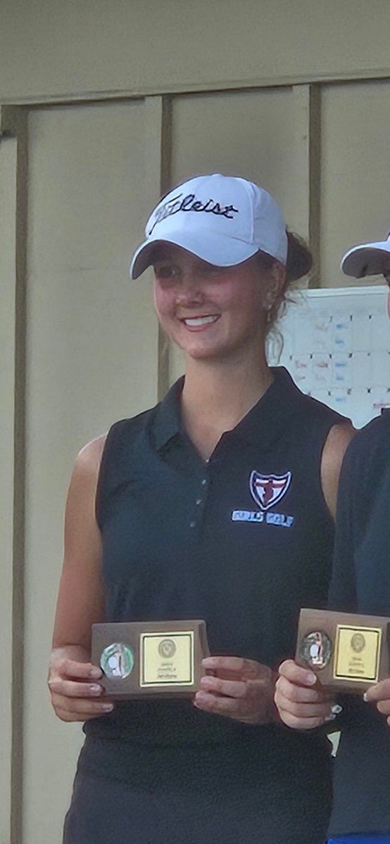 ShanleyGolf's tweet photo. The girls fought hard today, 2nd place today with a 319, but ended in 4th for the tournament. Lauren (76) and Vanessa (83) tied PRs. Lauren placed 10th individually, Ani 12th. Team score was only 1 stroke off our best! Great finish today ladies! https://t.co/PR95SRCRiv