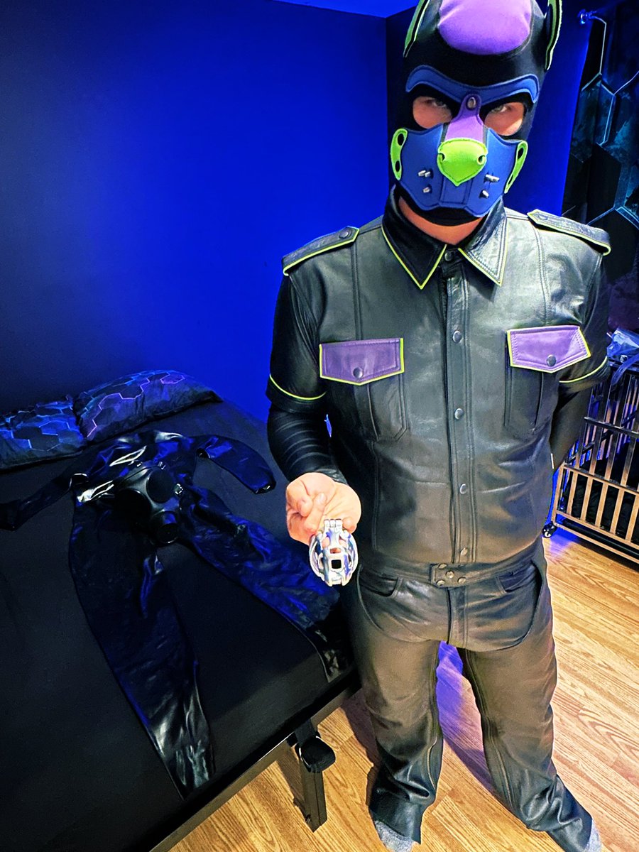 Just a few short hours till Locktober starts! I wish the best for all the participants. Keep it safe, sane, and horny. I look forward seeing the increasingly horny post over the next month. And into November Nut November. 😈

Pic for attention.