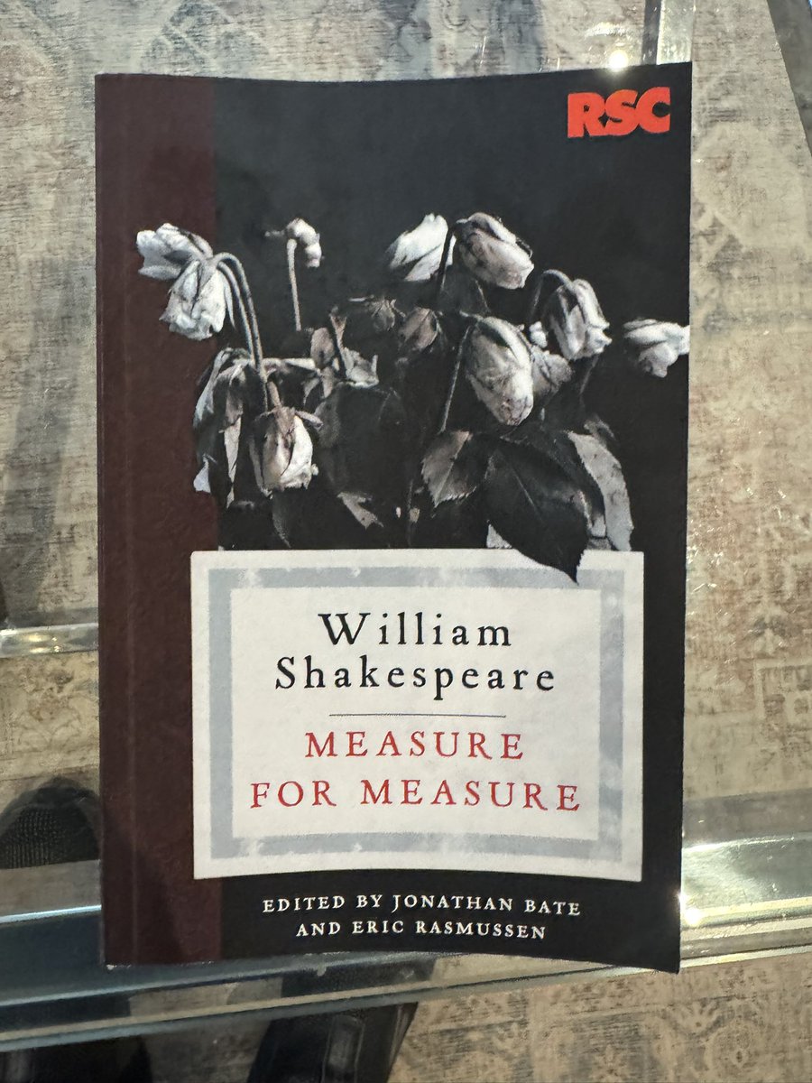 aojwFL_BFC's tweet image. In #StratfordUponAvon  @TheRSC with mum #Unity  as part of her of her 90th  birthday celebrations . Aside from some unfortunate technical issues with staging in first half this was a very ambitious, brave , modern take on #MeasureForMeasure that deserves credit to its cast &amp;amp;crew.