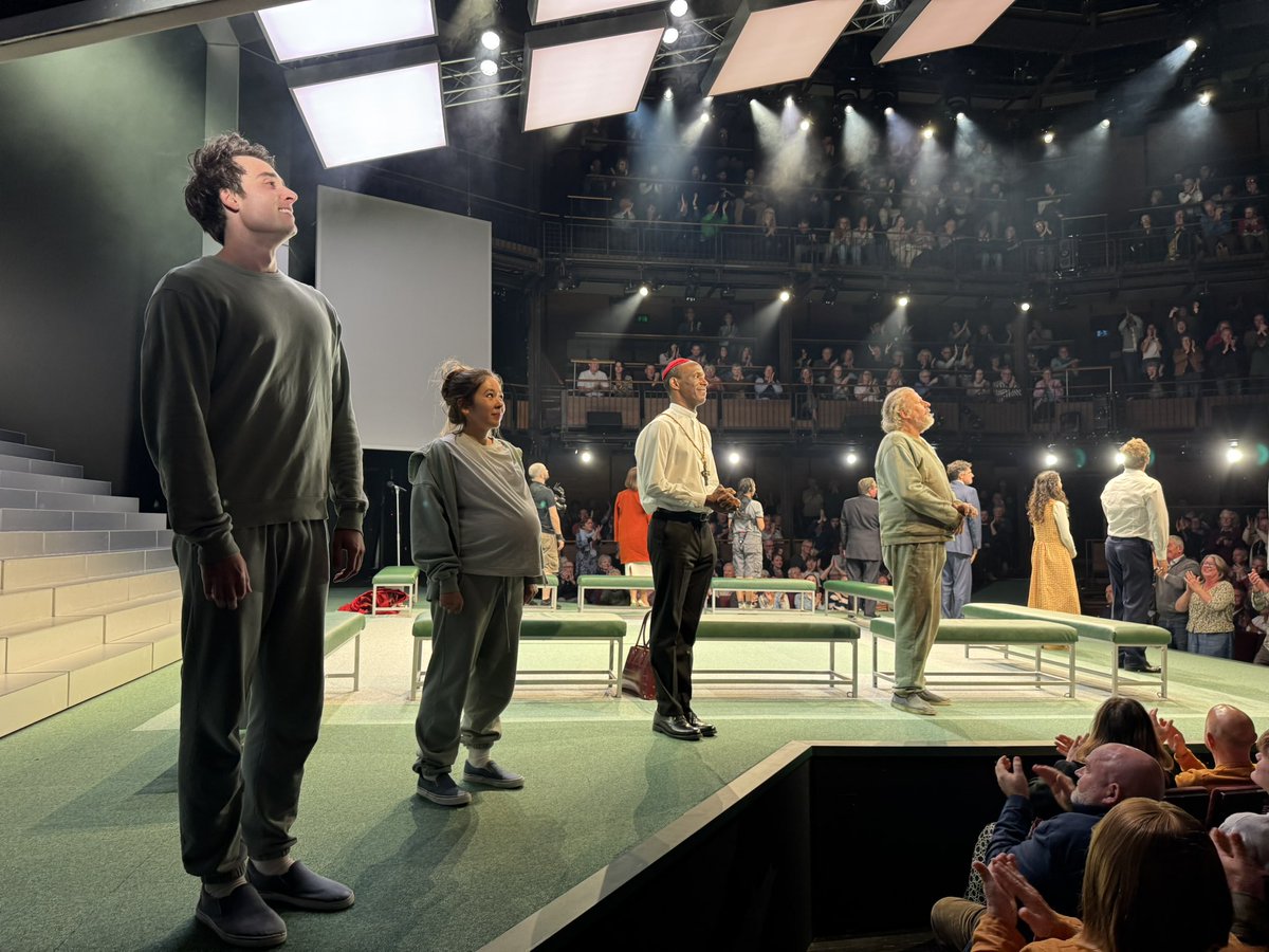 aojwFL_BFC's tweet image. In #StratfordUponAvon  @TheRSC with mum #Unity  as part of her of her 90th  birthday celebrations . Aside from some unfortunate technical issues with staging in first half this was a very ambitious, brave , modern take on #MeasureForMeasure that deserves credit to its cast &amp;amp;crew.