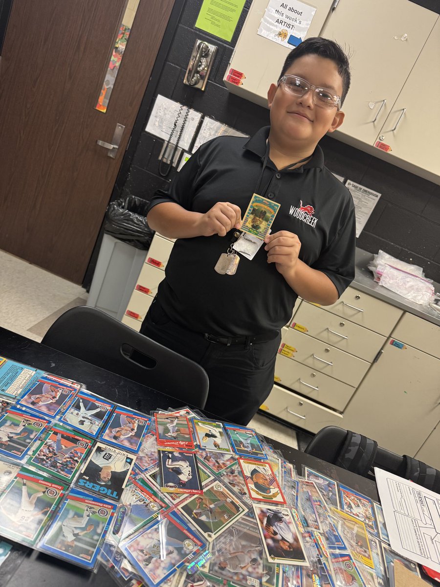 KrystleWright's tweet photo. Isaac has the coolest collection of baseball trading cards…Mays, Jackson and Banks! #WMSRTB #HumbleISDArtists #BeEliteWMS #ChooseBetter #MakeEverySecondCount #FocusOnTheGood @HumbleISD_WMS @HumbleISD https://t.co/fC3w1W2DiX