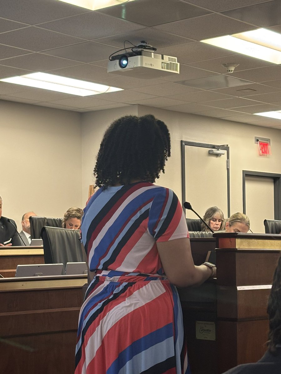 So proud of the <a href="/RichlandTwo/">Richland School District Two</a> <a href="/rvhs/">Ridge View High School: A Med Pro Magnet</a> Scholars sophomores and juniors for speaking on topics they’re passionate about in front of the SC Joint Legislative and Citizens Committee on Children today at the State House. #futureSObright <a href="/DrBrendaMack/">DrMack</a> <a href="/R2Magnets/">Barbara Turner</a> <a href="/MooreKimD/">Dr. Kim D. Moore</a>