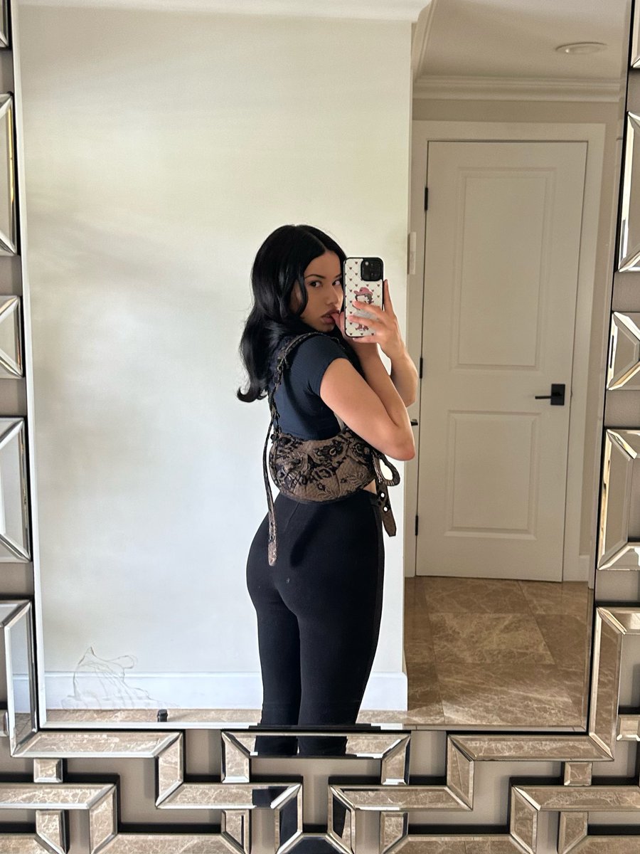 joyce ⋆｡°✩ tweet media