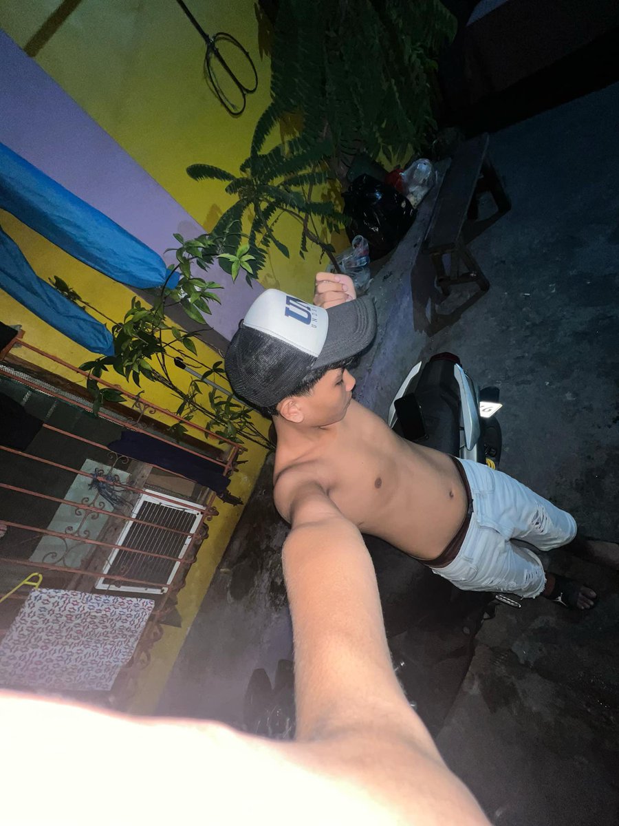 Chikguevarra's tweet photo. dm moko malaki to📥💦💦 https://t.co/oRzs806TRv