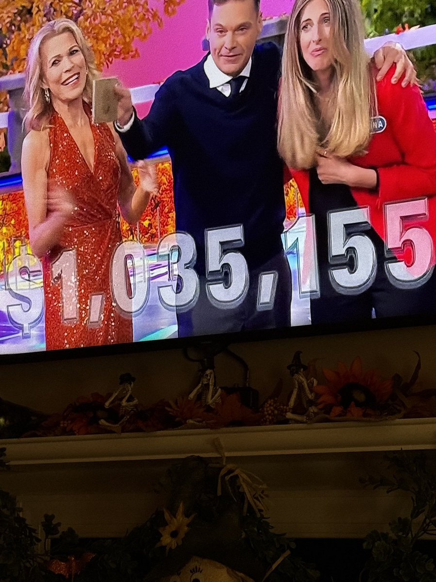 Finally so happy for her!! She deserves the million and love how <a href="/RyanSeacrest/">Ryan Seacrest</a> and #vannawhite were so genuinely were excited for her too. .#wheeloffortune