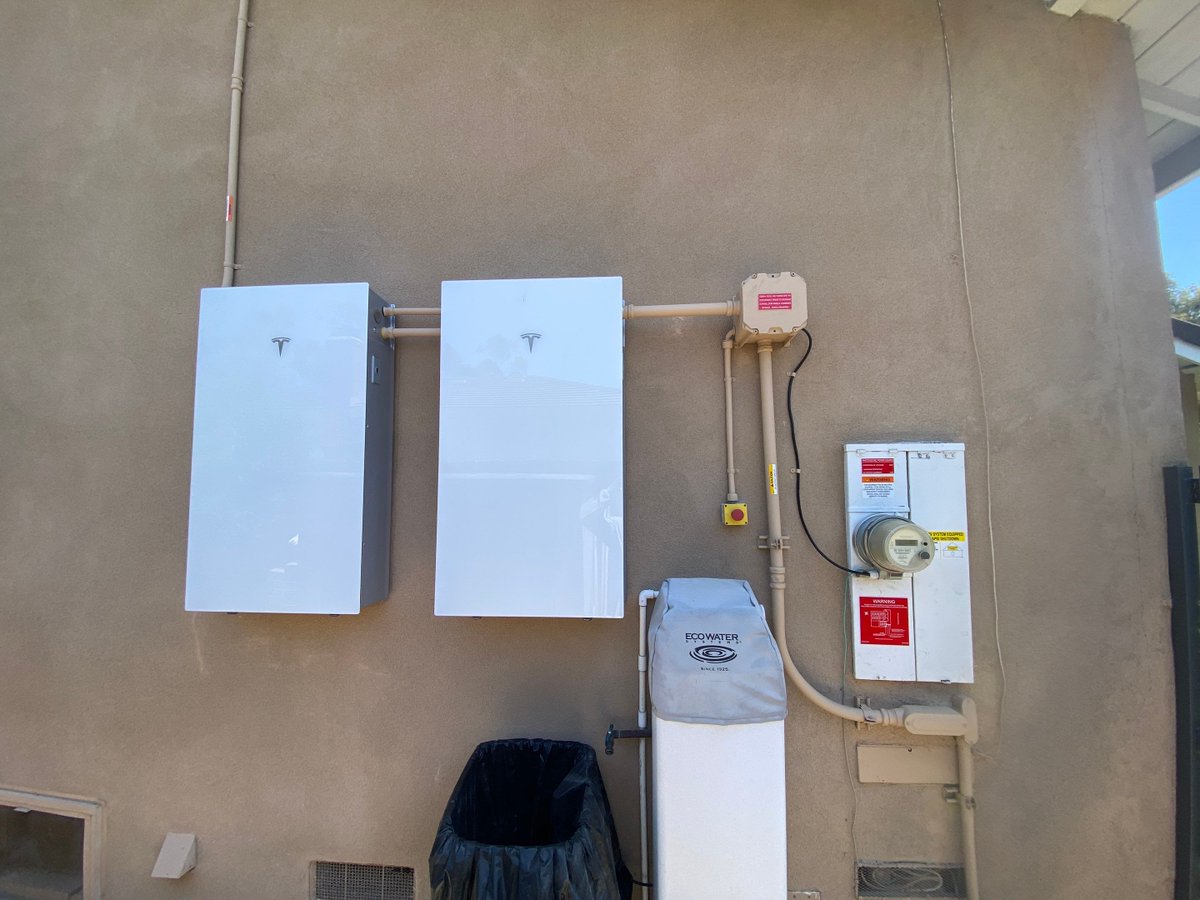 CinranElectric2's tweet photo. We were contacted for a full home backup solution. We installed an 11kw solar system and enhanced it with a 27kw Tesla energy storage system using Powerwall 3 and an expansion battery pack. https://t.co/unecXTxEWI