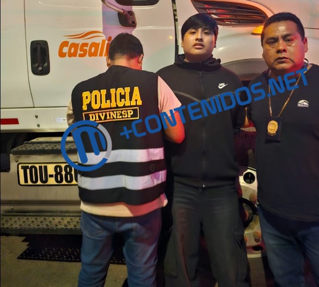 URGENTE: Detuvieron en Perú a "Pequeño J", el presunto autor intelectual del triple femicidio de Florencio Varela

NOTA COMPLETA mascontenidos.net/contenido/6571…