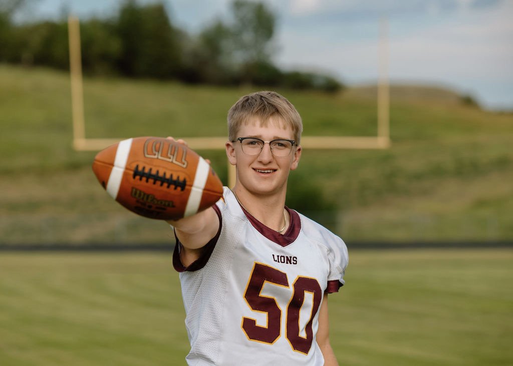 BLASTTOTHEPAST8's tweet photo. 🚨ND FOOTBALL SPOTLIGHT!!!🚨
🏈🏈🏈🏈🏈🏈🏈🏈🏈🏈🏈🏈🏈

(OL/LB) Linton-HMB (9 Man)
PEYTON MASSET: LINTON 

Parents: Chuck &amp; Annie

Siblings: Parker &amp; Kaisley

Favorite Athlete: LeBron James 

Favorite College Team: NDSU

Favorite Meal: Steak &amp; Shrimp https://t.co/ZgQ2TOdRKJ