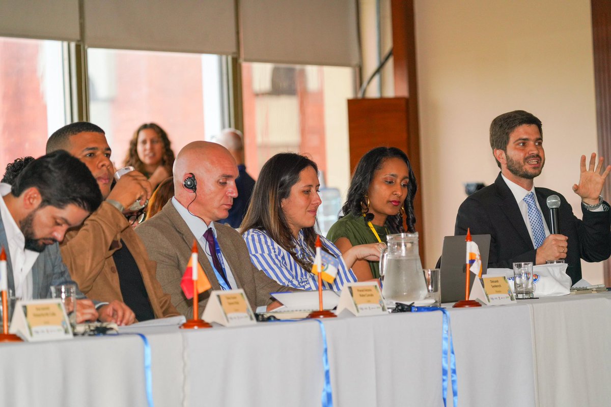 En la #SemanaBioCali2025 participo en el Encuentro de Ciudades Unidas por la Biodiversidad, una iniciativa que nace de la @COP16oficial. Hoy 22 ciudades nos unimos para frenar economías ilícitas y proteger los ecosistemas de la minería ilegal, tala y tráfico de especies.
