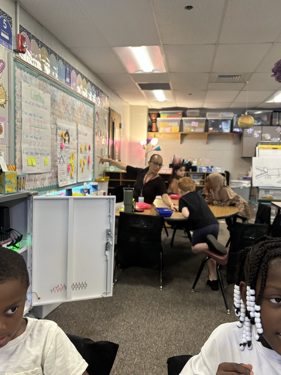 MrsChafinCCSD's tweet photo. We love small groups in room 707 💕☺️ https://t.co/QLz3R0Bq3k