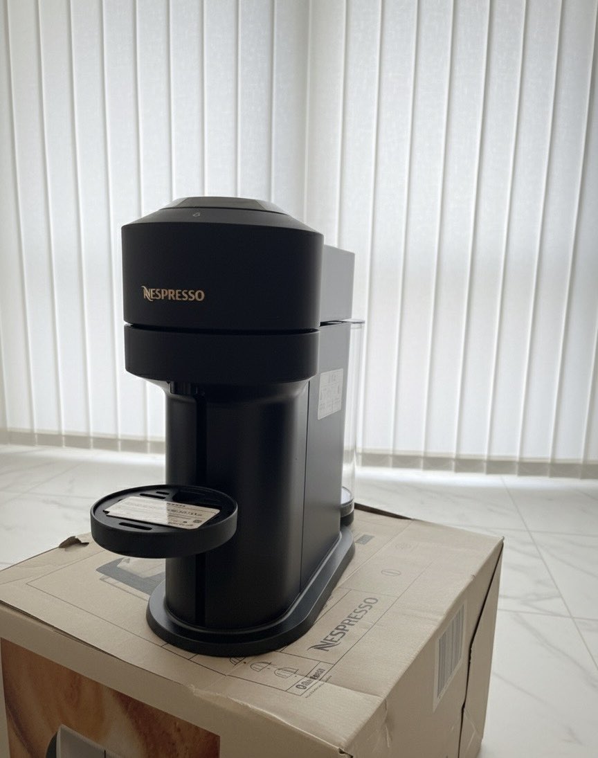 ____N_u_t_s____'s tweet image. 【10月1日=コーヒーの日☕️】
NEWマシン開封の儀👏
昨日、月末バタバタの中
Apple Store帰りに、
銀座でネスプレッソ2台目をお迎え←
ラティシマ初代から10年
新機種の「予熱中に抽出予約」こちらは革命
一城レポ
・立ち上げに30分→今朝は結局デロンギで1杯目(笑)
・アース線なしOK…