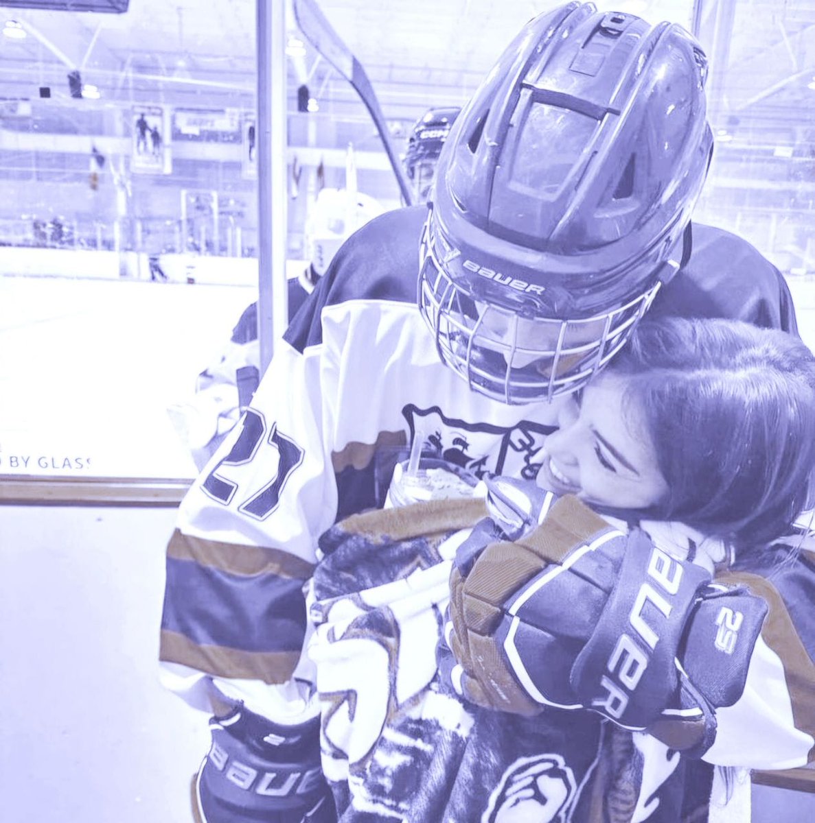 Un hockey romance con el trope de friends to lovers.

Ella tiene que ser tutora del jugador de hockey que menos soporta. Entre clases y discusiones surge una atracción inesperada, aunque sus sueños vayan por caminos distintos.