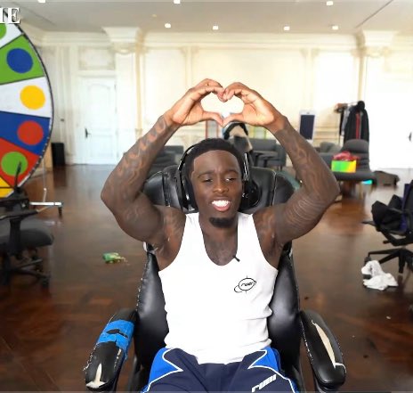 EAN🌚. tweet media