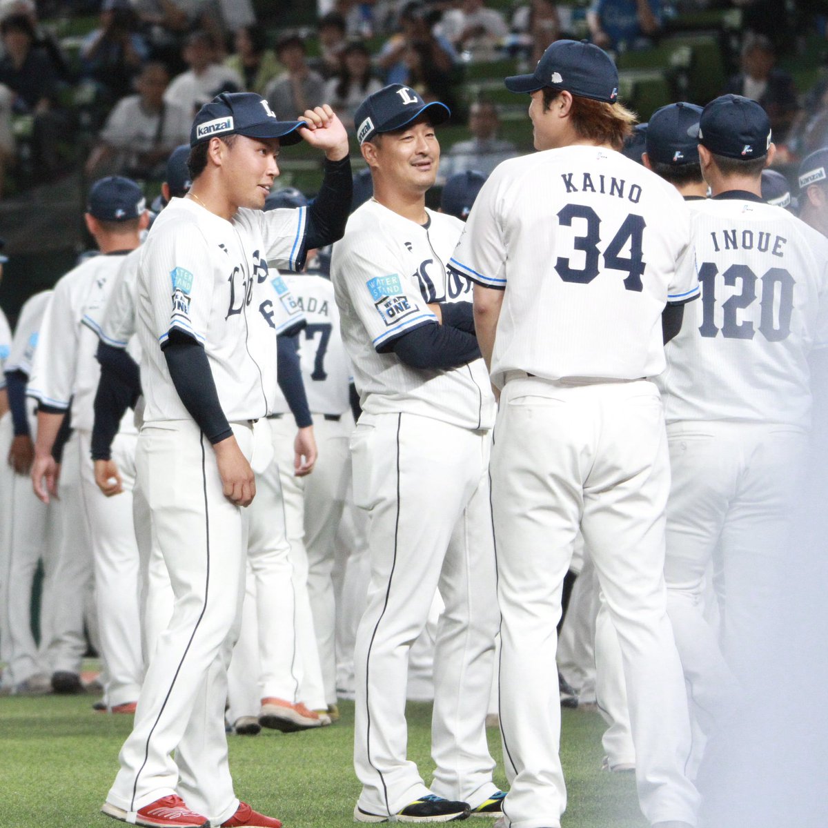 lion_no_suke's tweet photo. 水上さんと甲斐野さんのやり取り、ただのギャグだと思ってたのに、これはそういうことだったのかなって思うと寂しい写真になるな…😢 https://t.co/W4apKmn71j