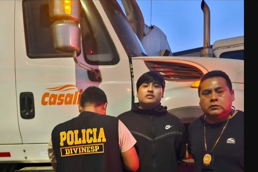 Yo no puedo creer que estuvieron banda de tiempo para encontrar a pequeño J y lo encontraron de la forma mas pelotuda escondido en un camion enorme y el camion se quedo varado porque habia un bloqueo por un conflicto gremial, lo reconoce un policía JAJAJAJAJAJAJAJA