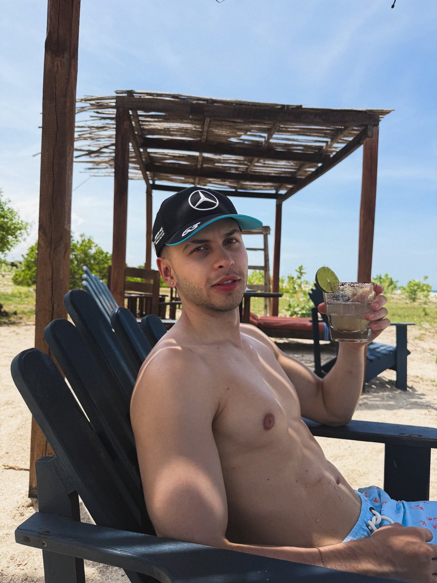 soyfonsee's tweet image. ☀️🏖️