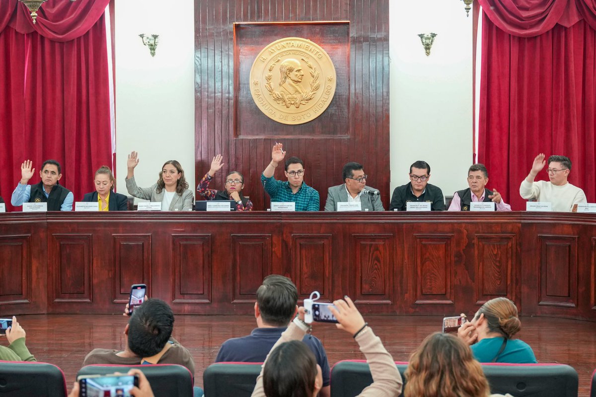 JorgeAlbertoR_'s tweet photo. En las Sesiones Extraordinarias 33 y 34 de Cabildo, dimos seguimiento a un tema muy importante relacionado a los Servicios Públicos Municipales: la recolección de basura, con la finalidad de continuar brindando un mejor servicio para todas y todos.

#PachucaLimpia #CapitalDeLaTransformación