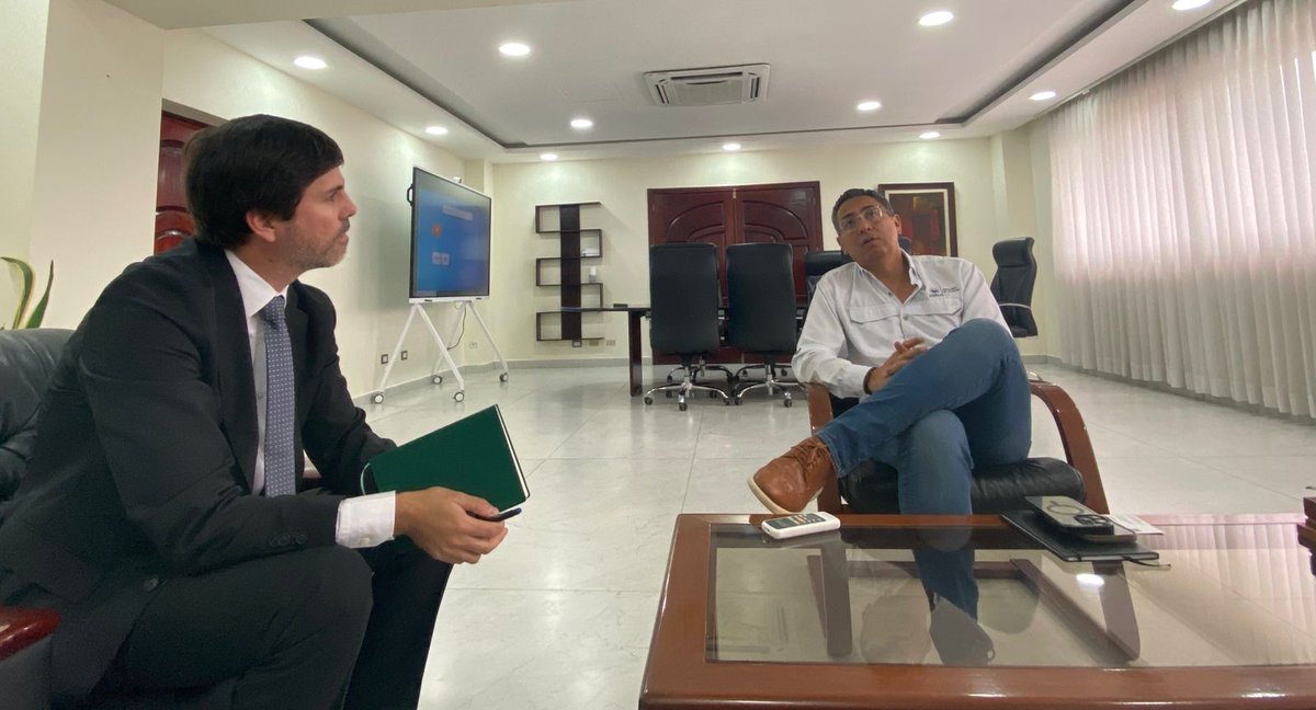 FIDA_LAC's tweet photo. 🇸🇻El nuevo Director País del FIDA en #ElSalvador, Daniel Anavitarte, sostuvo reuniones de trabajo con Jerson Posada, ministro de @HaciendaSV; Adriana Mira, viceministra de @cancilleriasv; y José Alberto Acosta, subsecretario de @SComercioSV

📢Conoce más: https://t.co/yDDSHodSIX https://t.co/mcUhT3aSNu