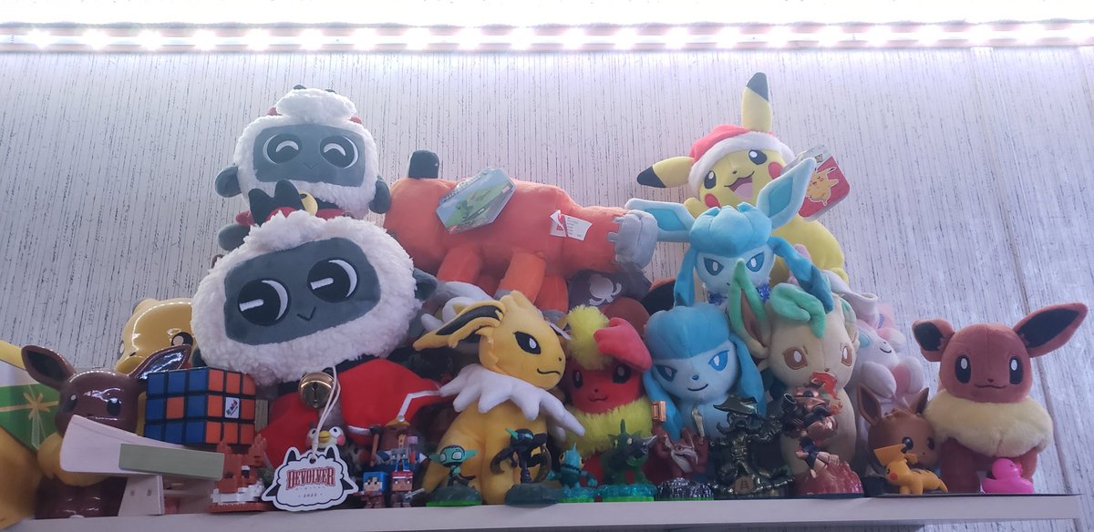 DamamamaVT's tweet photo. @kuromiyalucien I'm definitely an avid plushie collector, I love them so much! https://t.co/V1u0F7SzKd