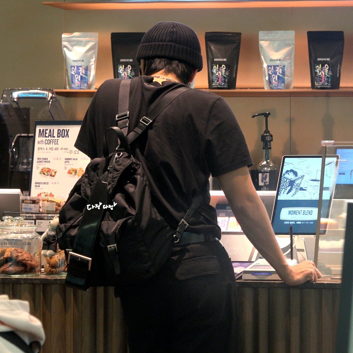 ekwjdekwjd0206's tweet image. 251001 인천, 입국 게이트 나와서 옆카페서 아아 주문

#유노윤호 #정윤호 
#UKNOW #YUNHO  #ユノ #ユンホ 
#동방신기 #TVXQ #東方神起
