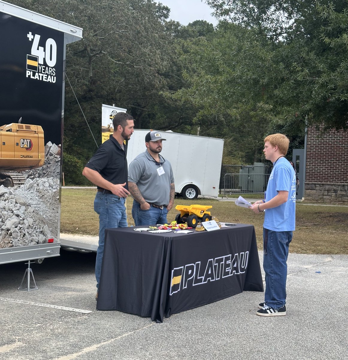 MAHS_WBL's tweet photo. A great day @ the Career Connections Expo hosted by @ChooseWalton & Walton Co. Chamber! Students had the opportunity to network with employers & interact in hands on booths! Thank you for taking the time! #mahswbl #wblworks #canesculture #choosewalton #georgiawbl1 #CTAEDelivers https://t.co/dQg8DpOfxM