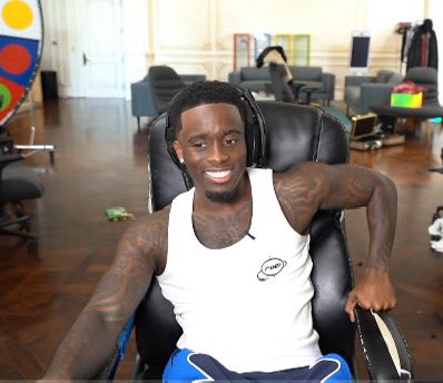 EAN🌚. tweet media