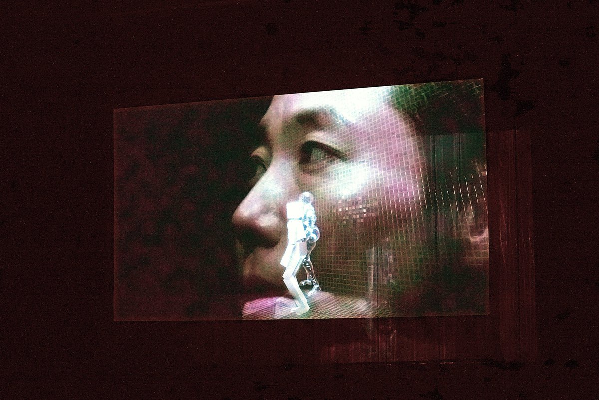 Charmpoint_info's tweet image. 母はいつも先回りして
　　娘の代わりに答えてしまう
　　　　　正しくあれと私に強いる

▶︎▶︎10/5㈰14:00 Program A　三鷹 #scool 
 『清掃する女　亡霊』シングルスクリーン上映
scool.jp/event/20251005/