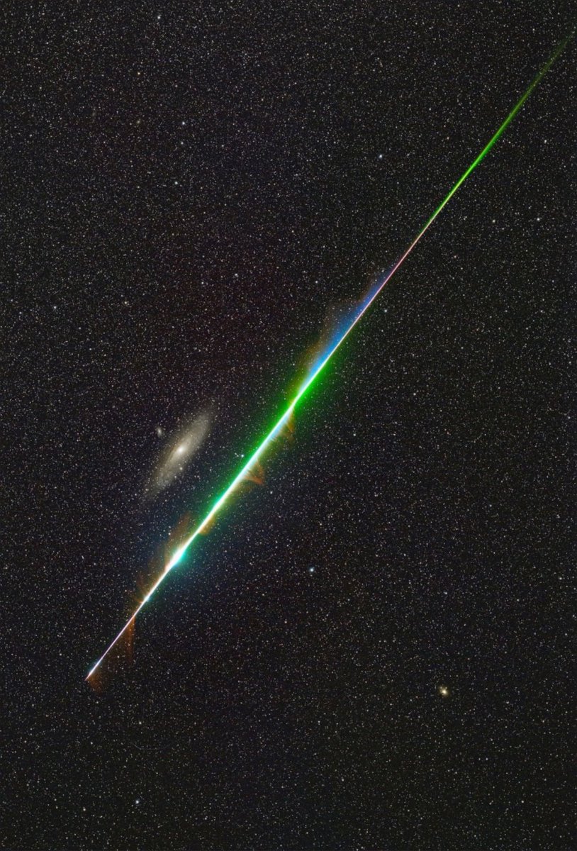 COSMICPORN__'s tweet image. Some stars died billions of years ago,
yet we still see their light. ✨

Maybe love works the same way. 💫