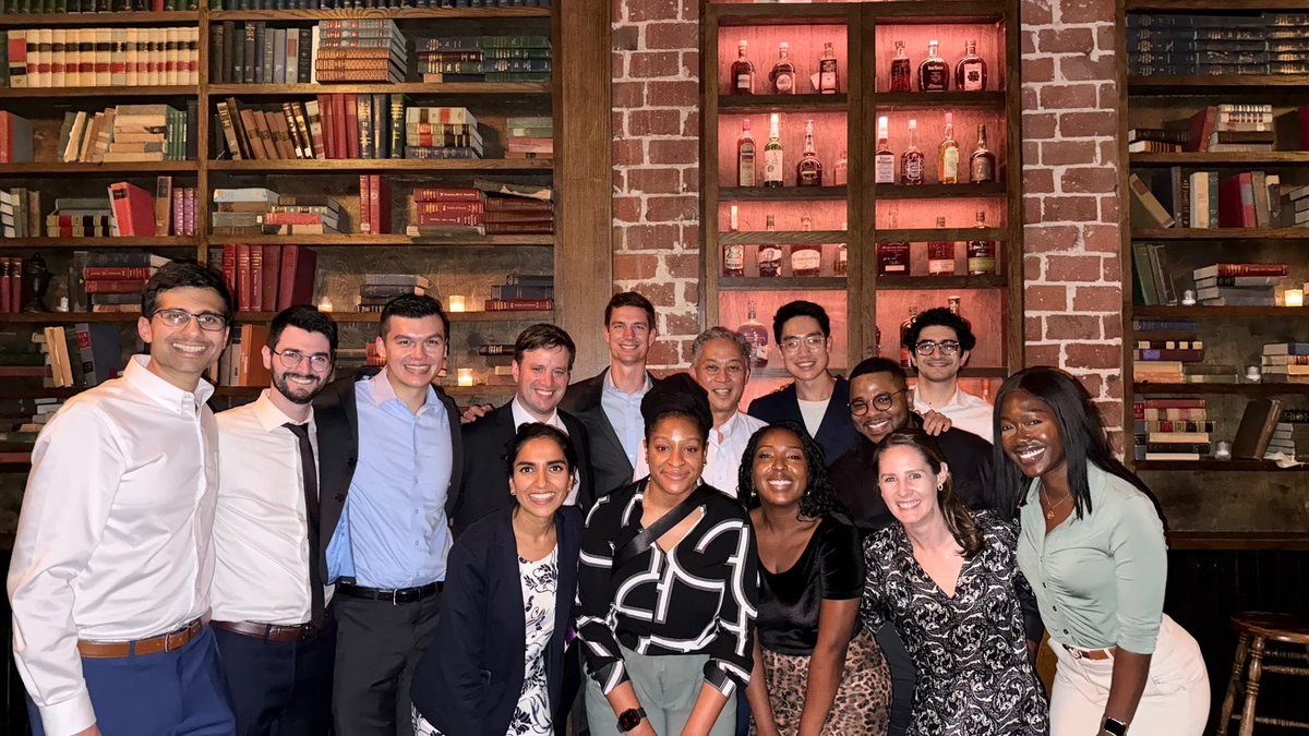 ACKoongMDPhD's tweet image. Hanging out with the ⁦@MDAndersonNews⁩ #radonc residents at the after party. #ASTRO25 ⁦@PrajnanDasMD⁩ ⁦@ChelseaPinnix⁩ ⁦@yogagirldd⁩